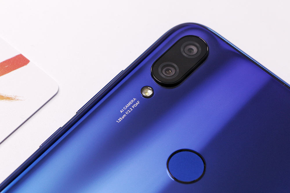 渐变时尚机身/自带流量/一年免费高速上网 小米play开箱