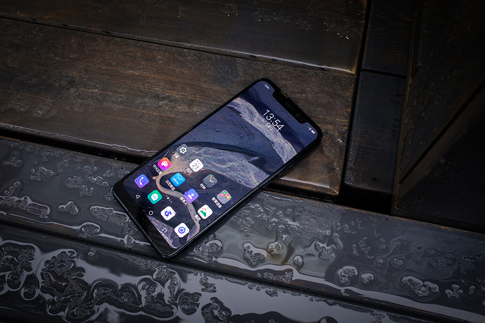 ip68级防尘防水中兴天机axon9pro展现强悍另一面