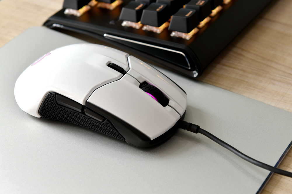 红黑双雄镜面高颜赛睿sensei310游戏鼠标图赏