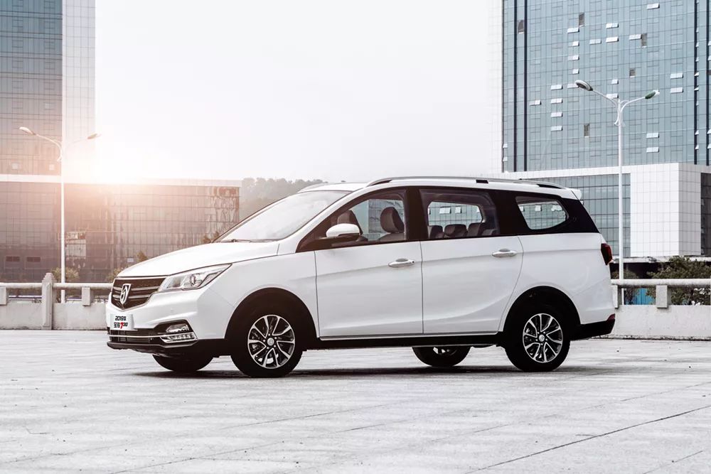 8.88万起,这台宝骏7座家用车空间超大,新款刚刚上市!