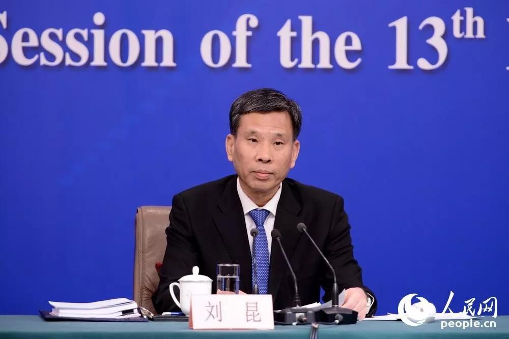 两会财政部部长今年将调剂6000亿缓解部分省市养老金收支压力