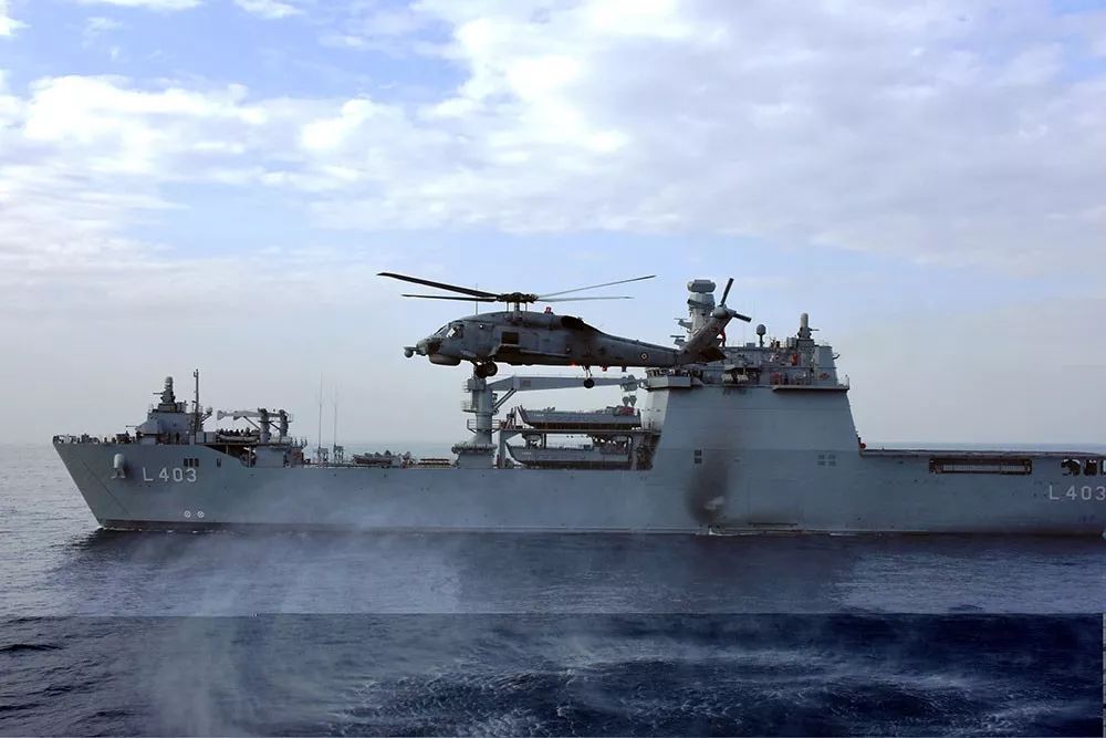 土耳其海军特种部队索降"可疑船只"武器装备先进 阵势酷似美军