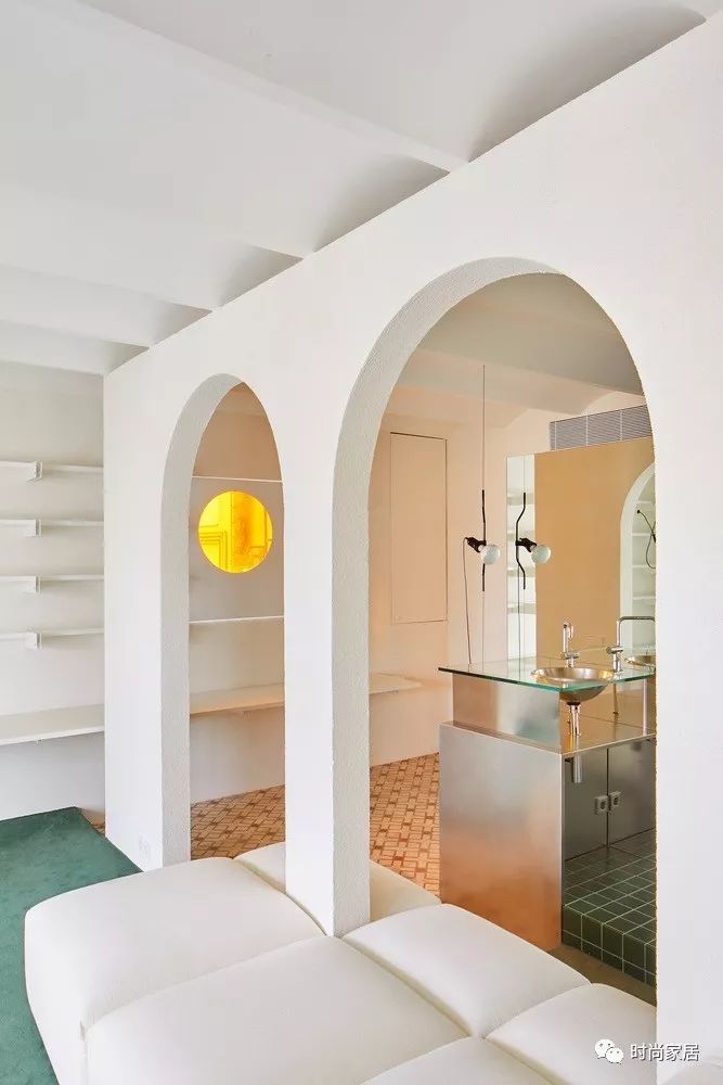 当白色拱墙遇上大叶绿植,是丛林秘境还是空中花园?