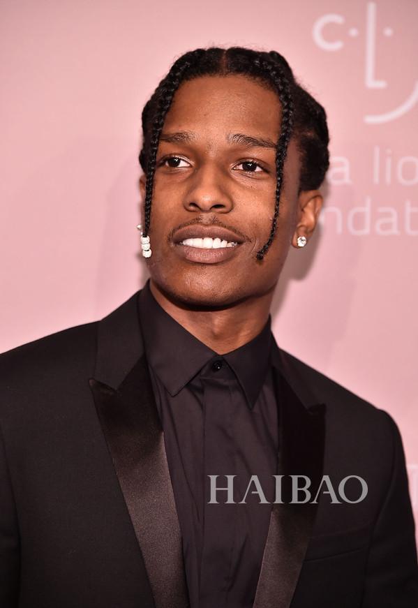 a$ap rocky身着伯尔鲁帝 (berluti) 西装亮相慈善拍卖舞会