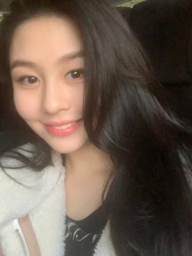 邱淑贞18岁女儿晒自拍,甜美可爱颜值爆表
