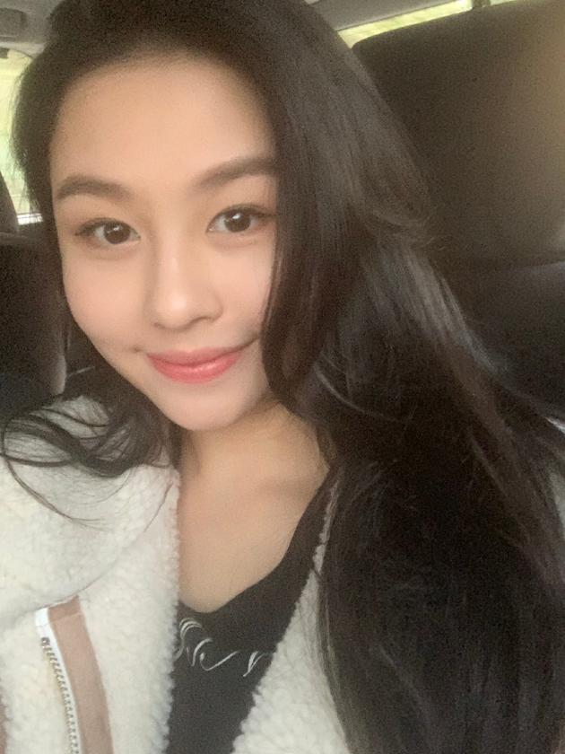 邱淑贞18岁女儿晒自拍,甜美可爱颜值爆表