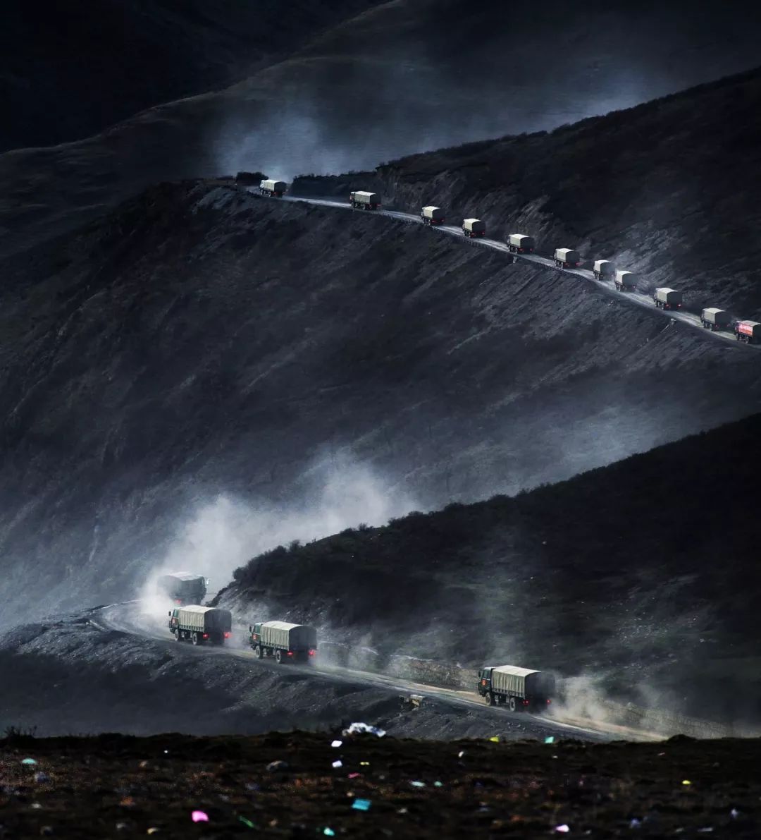 之迅猛跨越其间的康藏公路高山峡谷在这里依次展布总而言之▼怒江72拐