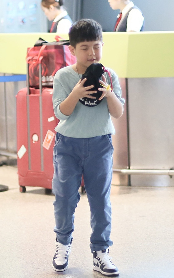 安吉近照胖了好多越来越像爸爸沙溢网友长咧了