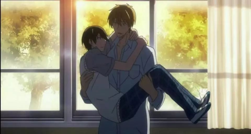 这种时候,高人先生把"口嫌体正直"发挥到了极致:说着死活不穿的校服