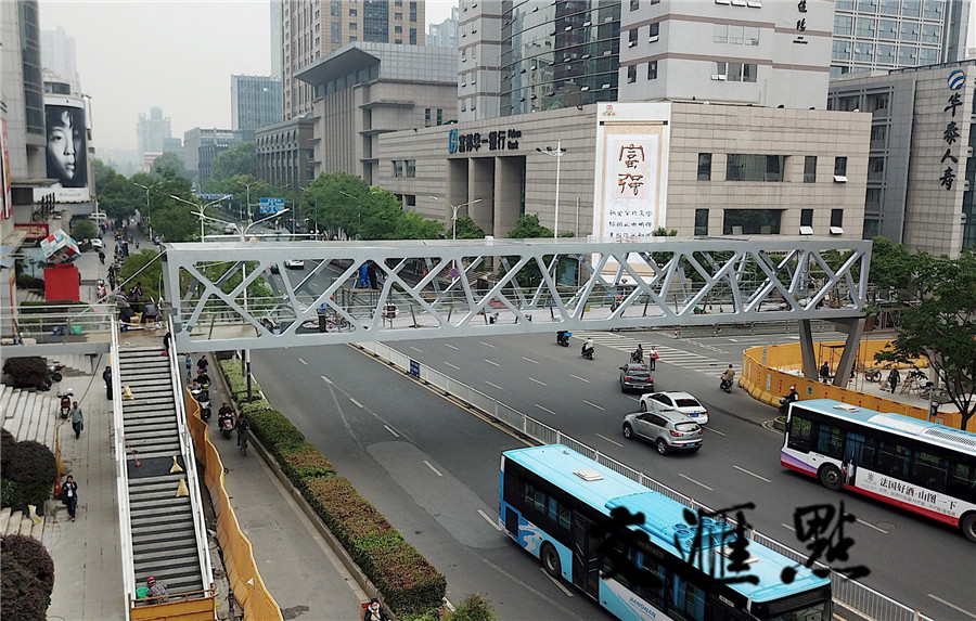 南京新街口洪武路过街天桥确定"五一"开放