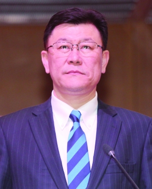 港国际股份有限公司总裁 张江南先生青岛港国际股份有限公司副总裁