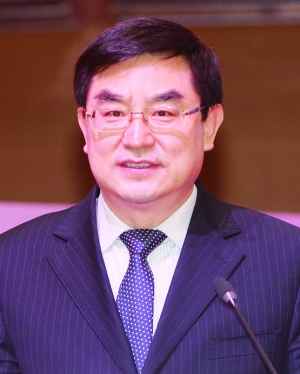 港国际股份有限公司总裁 张江南先生青岛港国际股份有限公司副总裁