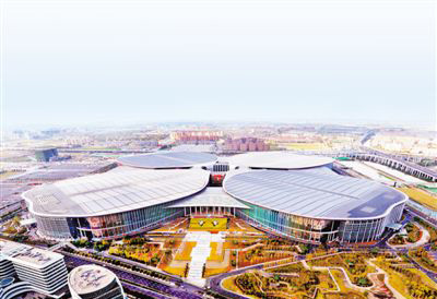 航拍的中国国际进口博览会举办场地——国家会展中心（上海）。 　　新华社记者 凡 军摄