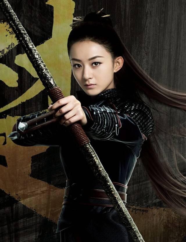 女星盔甲:代斯英气逼人,祝绪丹灵动可爱,嘉行挑人有眼光