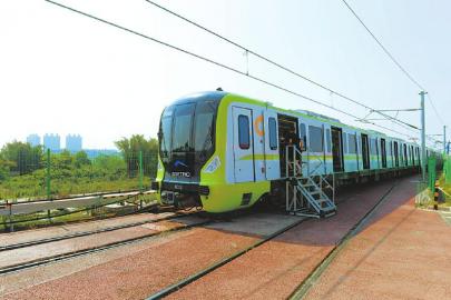 又轻又环保成都地铁8号线列车首亮相