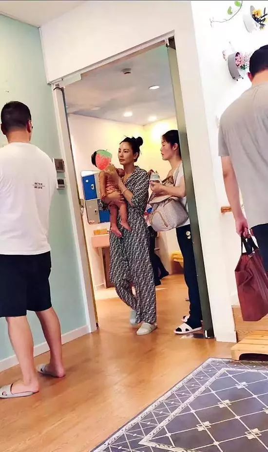 张雨绮持刀与老公争执网友社会我绮姐这也不是第一次了