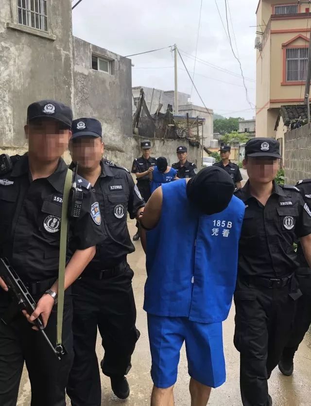 对毒品犯罪零容忍!凭祥警方依法押解31名边境贩毒嫌疑人指认涉案现场