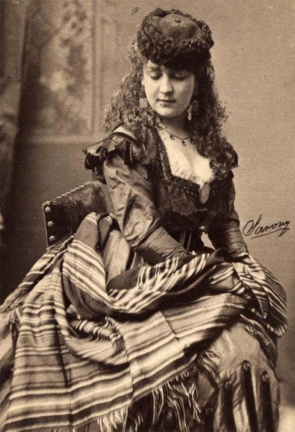 纽约市博物馆回顾维多利亚时代"女英雄"|博物馆|米库奇|女性_新浪新闻