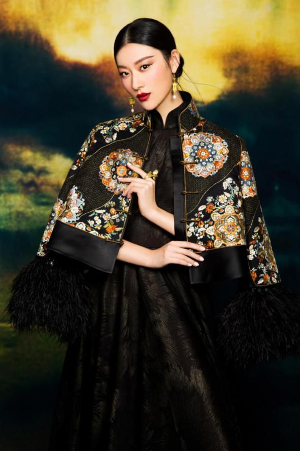 熊英带来了神秘,恢弘,唯美的中国风设计.