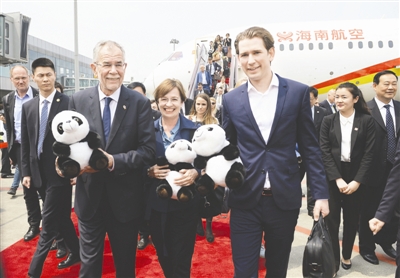 总统总理共同见证奥地利驻成都总领事馆开馆