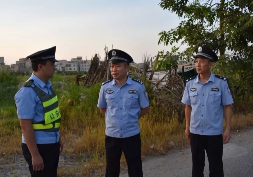 点赞昨晚澄海多处地方增添独特的警色他们还发现三名走失儿童