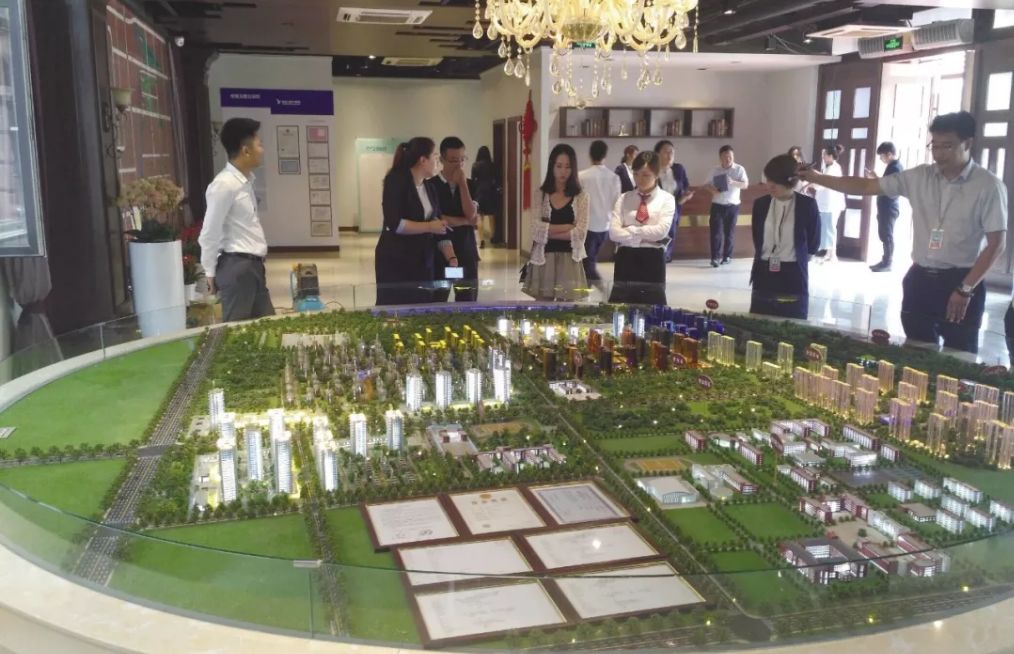 燕郊某楼盘销售处购房者寥寥&nbsp; &nbsp;中房报记者 高拯坤/摄