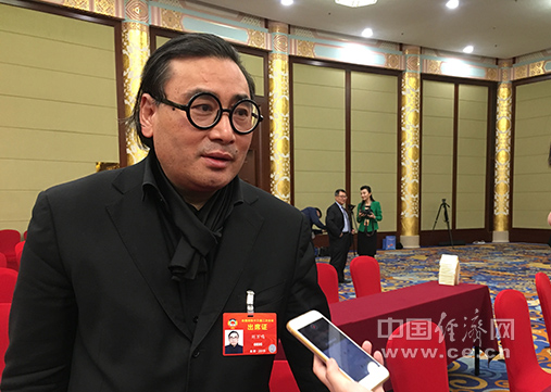 刘万鸣委员:建议古汉语纳入艺术类硕博教学计划