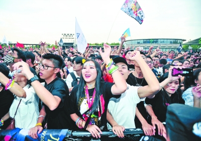 节奏强劲 红旗飞扬 VAC电音节嗨翻园博园