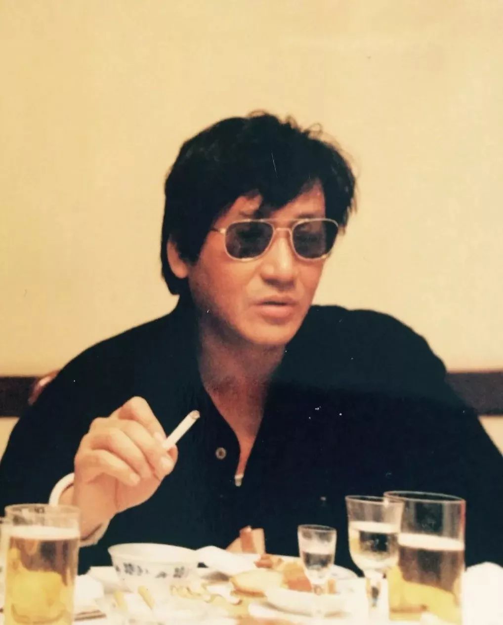 后来,陈彼得却放弃了 高端大气有保障的机械专业工作, 义无反顾地