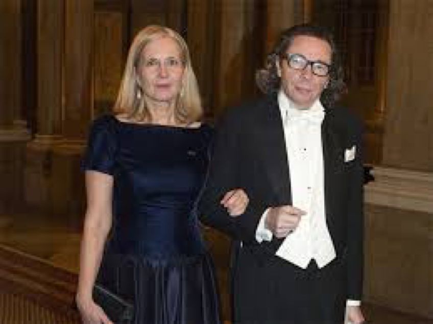 阿尔诺和妻子弗罗斯滕松。