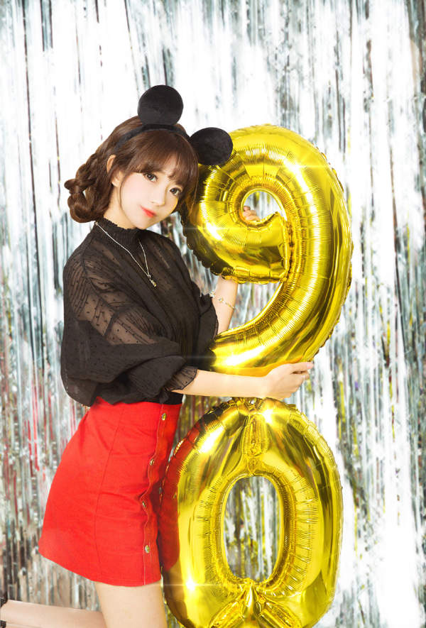 韩国第一美少女yurisa最新美照 变身小女巫知性又可爱