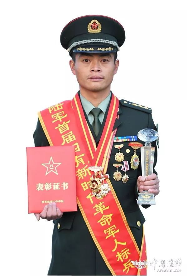 奉献雪域高原绽放出最美的青春陆军炮兵防空兵学院某教研室主任 钱立