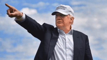 川普发po也要p图美颜p手指,但路数比一般网红高多了啊啊.