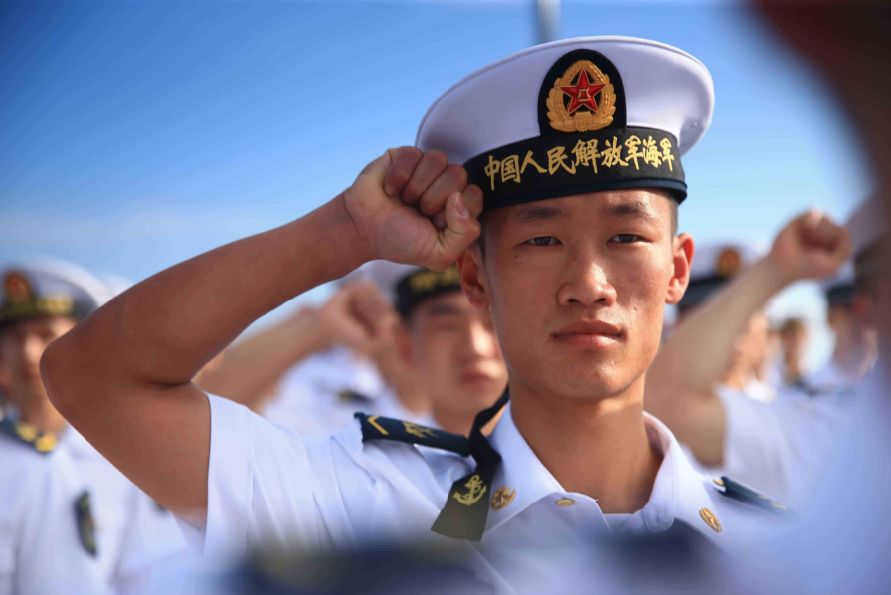 海军第29批护航编队举行跨越赤道宣誓签名仪式