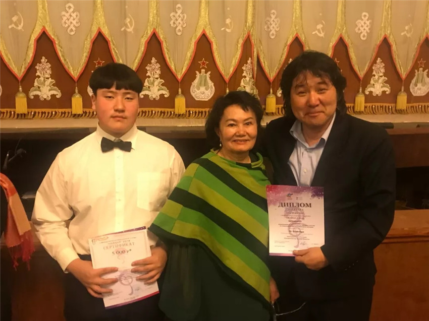 齐宝力高国际马头琴学院师生在国际大赛上斩获三项大奖
