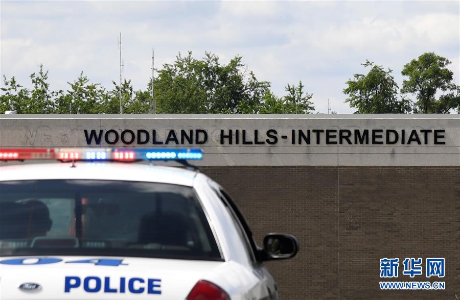 美媒:美国华裔学生考高分却被学校拒之门外 区