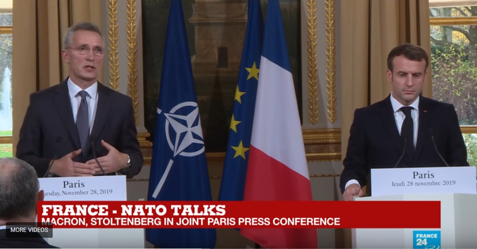  马克龙与斯托尔滕贝格在发布会上发言 图片来源：法国24电视台视频截图