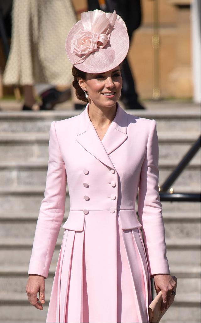 凯特王妃就是很有贵族范暖色系列衣服穿搭优雅大气