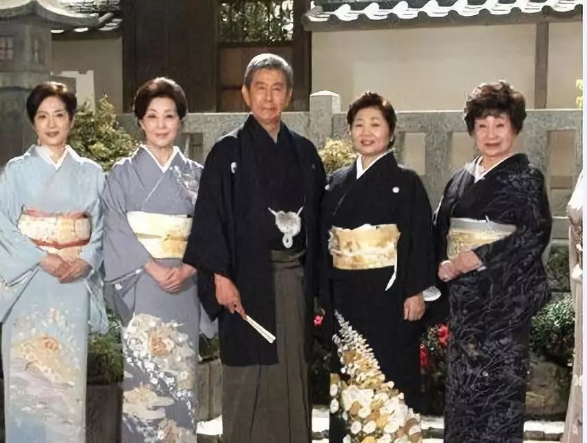 终在83岁去世当天娶了另一个她:大岛茂的旷世情恋|宇津井健|妻子|居酒
