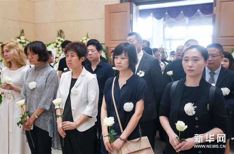 著名小提琴演奏家盛中国遗体告别仪式在京举行