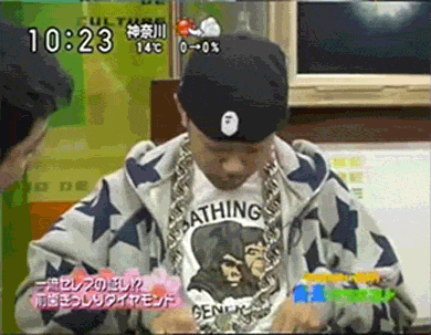 我男朋友舔鞋又闻鞋请问他是变态吗