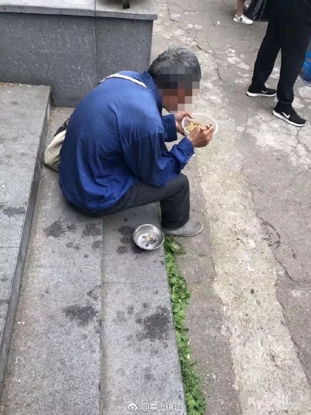 店家拒绝乞丐用碗吃饭遭炮轰,所以你会用乞丐用过的碗吃饭吗?