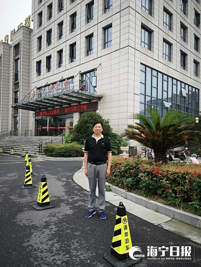 "褚建国老师告诉记者,1978年,他成为了一名教师,接触的学生中,常有让