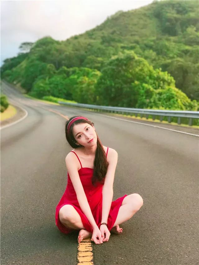 身材也是超级好的有木有~生活里的曹菁芮是一个古灵