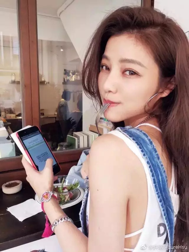 她婚姻失败不幸流产,42岁逆袭成马甲线女神,和相差16岁小鲜肉谈恋爱!