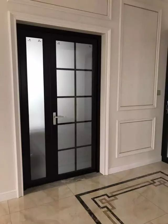 现在厨房流行用子母门不占空间还美观聪明人早就装上了