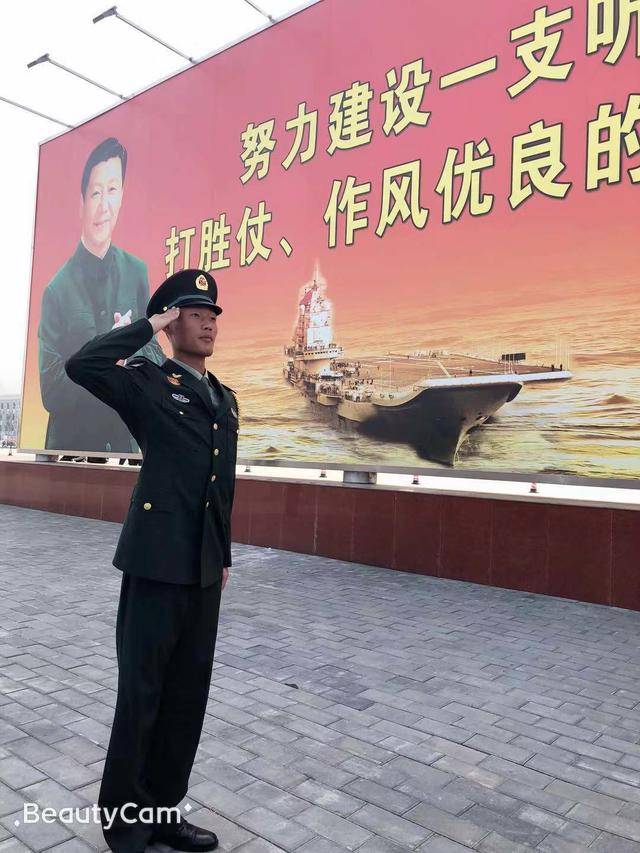 战略支援部队徒步方阵里的连云港小伙训练再苦也值得