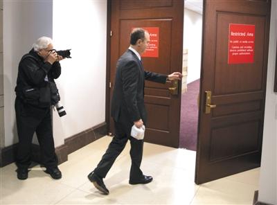 11月4日，美国华盛顿特区，美国众议院情报委员会主席亚当·希夫走进闭门听证会。 图/视觉中国