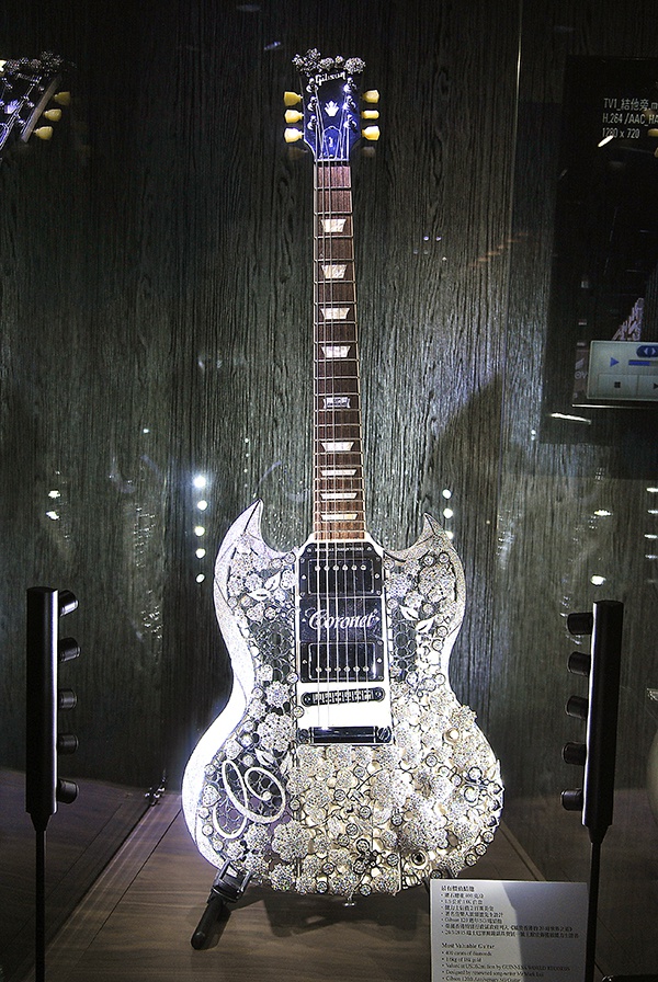 CORONET冠玲珑钻石吉他。品牌方供图
