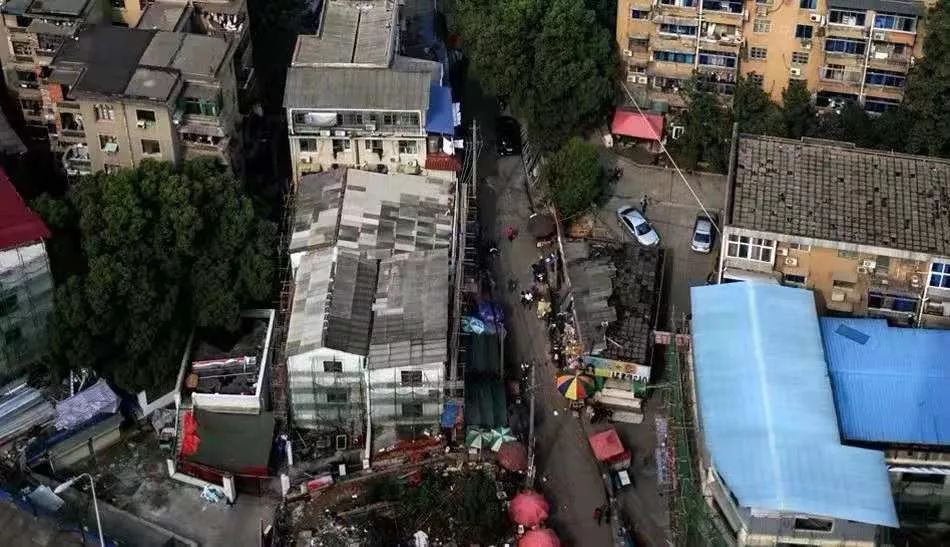 “癌症街上,那些拎着尿袋的人”:30张照片,戳破成年人最心酸的一面 “癌症街上,那些拎着尿袋的人”:30张照片,戳破成年人最心酸的一面